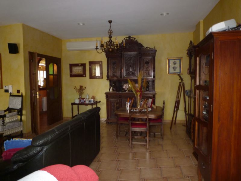 Piso_en_San_Miguel,_Flat_in_San_Miguel,_étage_dans_San_Miguel,_Шрифт_EusthaliaSansStamped